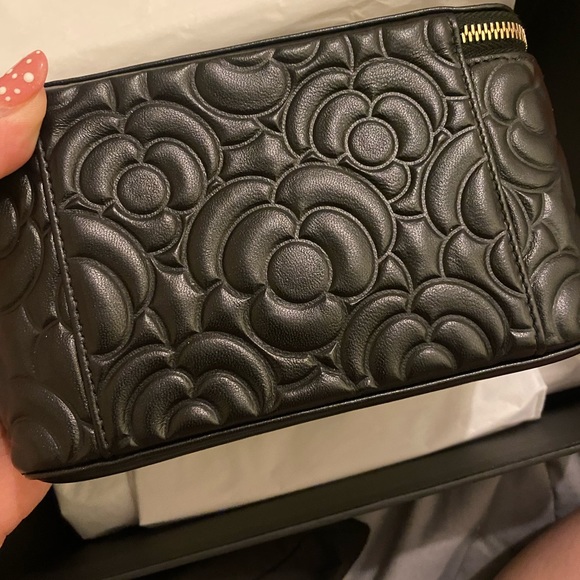 💋sold on Z elle💋 Vanity camellia. Like new - Picture 7 of 8